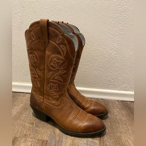 Ariat Women’s Heritage R Toe Cowboy Boot